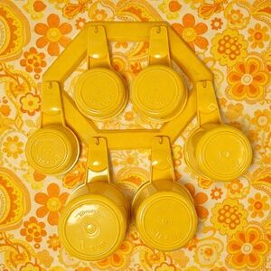 *BOGO* *Vintage Tupperware Measuring Cups & Spoons Set – Complete w/ wall rack